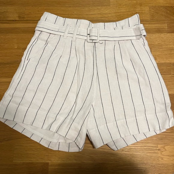 Abercrombie & Fitch Pants - Abercrombie White Belted Shorts